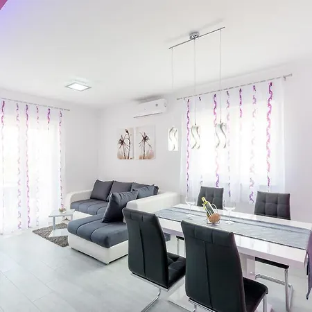 Villa Apartments Kordic Kaštela Habitación foto